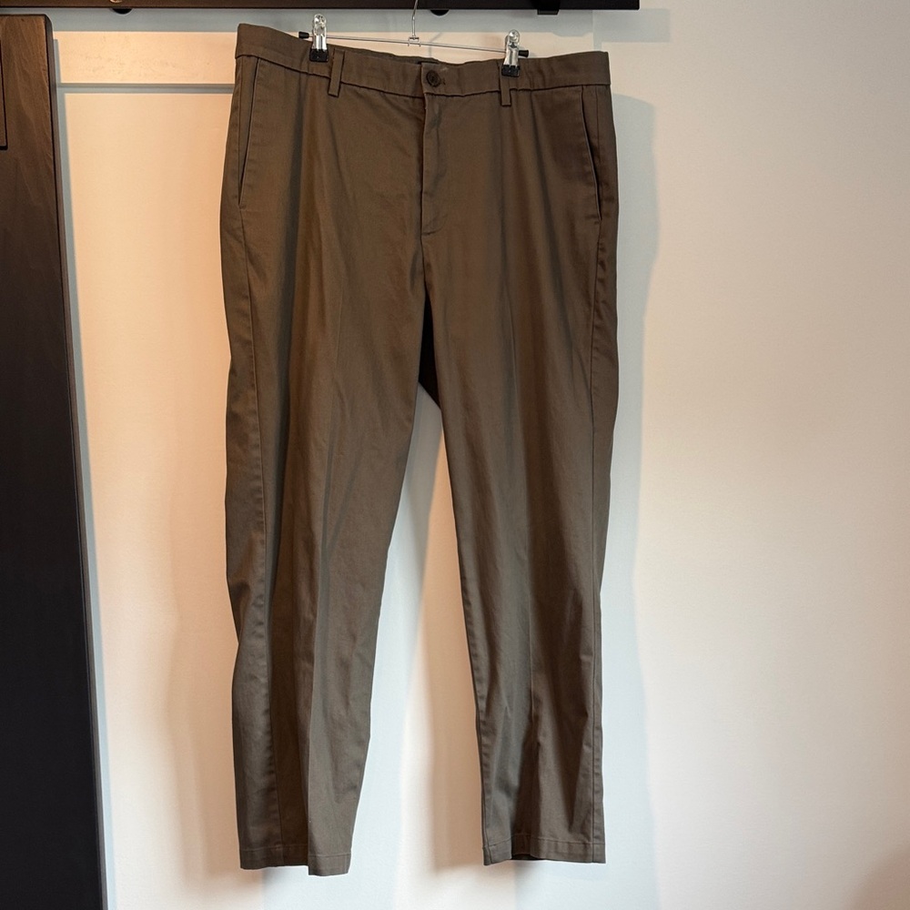Dockers Dress Pant Chinos NWOT Easy Care Straight Leg